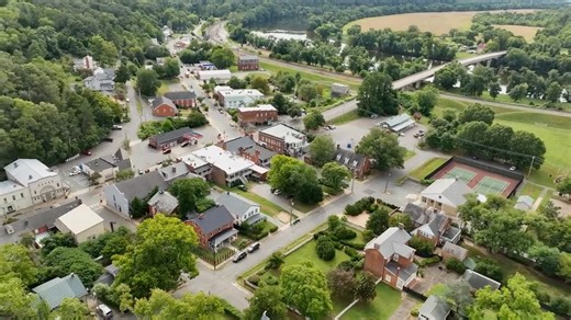 There’s something special about Scottsville, where history meets community, and every street feels like home. From local cafés and family-owned shops to peaceful trails along the James River, Scottsville is filled with stories, smiles, and Southern charm. We’re proud to celebrate this vibrant town and the people who make it such a warm and welcoming place to live. ✨ Join our VIP list to be the first to hear about new homesites, pricing, and exclusive updates. https://southern-development.com/wes