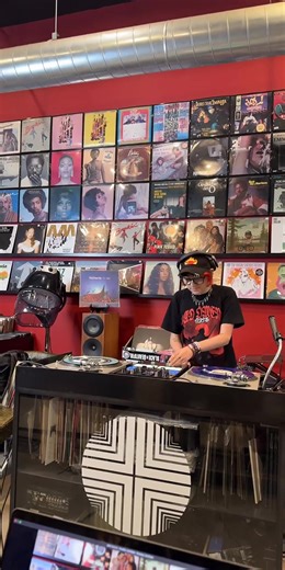 Nicolette is our Hairstylist and this is their 1st Live Stream Vinyl Dj set. Find their mix on @Mixcloud soon. Live on mixcloud now on ARTFORM. WAX WEDNESDAYS: NEW BEGINNINGS 2026 All vinyl sets #livehighlights #tiktoklive