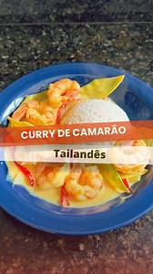 CURRY DE CAMARÃO THAI 🍤 Essa é um versão simplificada e não apimentada de camarão tailandês no molho de curry, leite de coco e aromáticos. É uma explosão de sabores deliciosos! 🥢 Usei minha WOK HANCOOK que é a panela que mais uso nas minhas receitas asiáticas e coreanas. Tem link na minha Bio #camarão #currytailandes #receitacomcamarão | Helena Jang