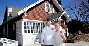 The Cottage Place: Changer de mains