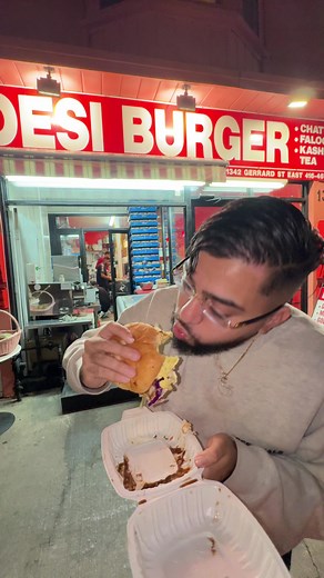 If you haven’t been to @Desi Burger yet, you’re definitely missing out! This is the original Desi Burger joint on Gerrard St, serving up incredibly fresh and delicious Pakistani street food for years. Every item on the menu is a hit, but my personal favourite has to be the BBQ corn, it’s sourced fresh daily from a local farm, making it sooo good!! They pretty much have everything you could think of, and a big shoutout to my guy Sonu for keeping the streets fed for so long! The best part? The foo