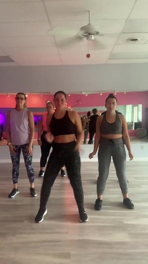 ‘Tas dura! 💪🏼 @daddyyankee #albafitness #dura #dancefitness