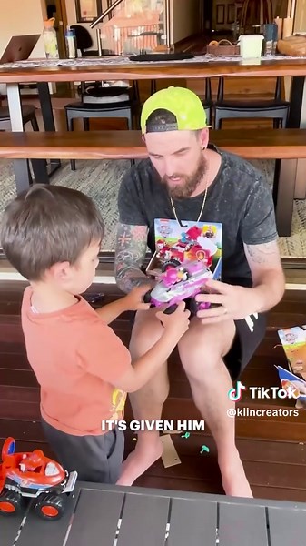 Explore the Paw Patrol Super Loop Tower HQ Set