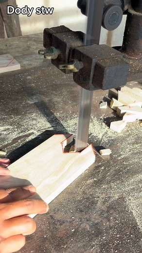 Saw cutting skills✅ #fblifestyle #tipsdantrick #woodworking #bandsawskills #creativeideas #diy #tutorial | Dody Stw