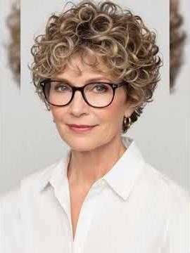 Awesome and unique very short pixie hairstyles for women.