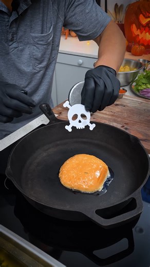 224K views · 976 reactions | Skull & Crossbones Burger! Dare to dine on the dark side with this recipe  | Chefclub Network | Facebook