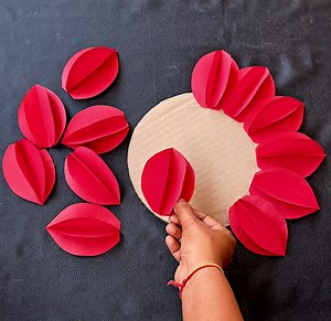 680K views · 5.7K reactions | Beautiful Red paper flower wall Hanging #diy #craft #paperflower #homedecor #wallhanging | Creative ViNii | Facebook