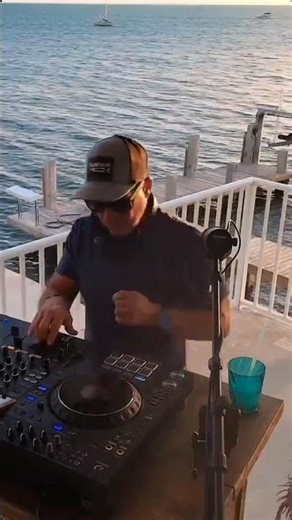 Live reaction to an emergency UFO/alien alert interrupting a Florida Keys sunset stream