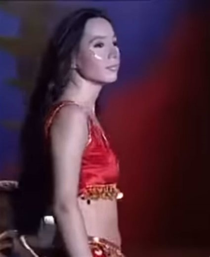 Mesmerizing Belly Dance Performance by Asena