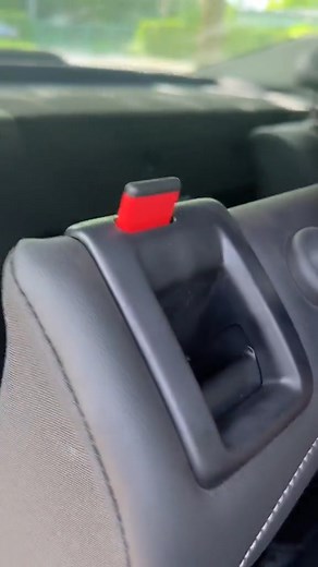 How to escape quickly when trapped in a car#driving #tips #car #auto #drive #manual #carsoft #skills | Xaevan Rivers