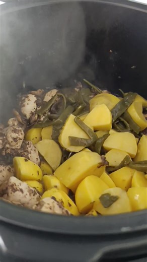 Poulet, champignons et pommes de terre au Cookeo infinity. Poke @danslacuisinedevalentine | Recettes cookéo dans la joie et la bonne humeur