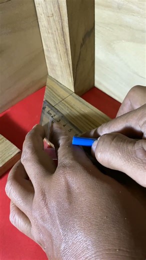 meticulousness in cutting precise angles #woodworking #tipspraktis #ideas #tips #diy #carpentry