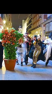 1M views · 10K reactions | Bromas de Sustos en Halloween  #hombrearbusto #bushmanprank #broma #videosgraciosos #funnyvideos #bushman #reaction #humor #prank | Alex Troy Official | Facebook