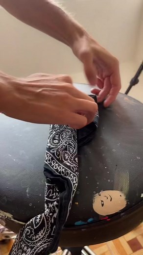 Getting the first layers down…stay tuned for the finished painting 🙌🏼 #acrylicpainting #acrylicpaint #artlovers🎨 #artoftheday #makeart #acrylicartists #artistsoftiktok