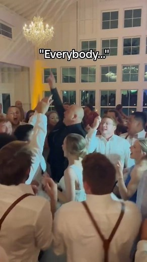 79K views · 44 reactions | Once in a while, I leave my booth for moments like these... I have the #bestjobever  #theweddingduo #weddingdj #mrbrightside #weddingdjgoals #weddingdancefloor #weddingdanceparty #weddingdayvibes #epicparty | The Wedding Duo | Facebook