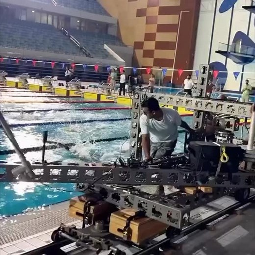 Camera Dolly Rig to track a swimmer! Underwater Team: @basefilms.ae @mike_rall @richysnap Production: @dejavusocial Producer: @nadinegibbsdxb Director: @neelay DOP @trofimov_t Key Grip: @cobragrip_uae Housing: @gates.underwater Camera: Arri Alexa Mini LF Lens: Iaowa 28-75mm Ranger #swimming🏊 #griprigs #modulus #gripsupport #behindscenes | Grip Rigs