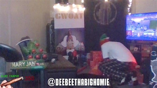 YUNC FROM FLINT MAKING MEDICAL POPCORN🍿& WRAPPING GIFTS🎄🎁 PLEASE FOLLOW!! [ROAD TO MILESTONE 200 FOLLOWERS!!]