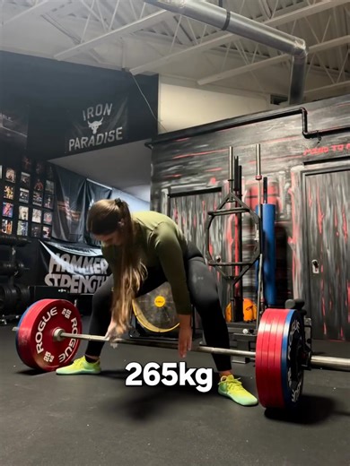 Amanda Lawrence deadlifts 265kg | Powerlifting World