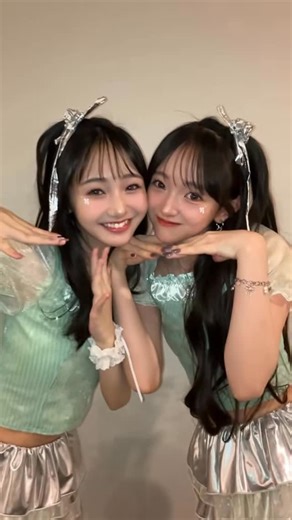 リコリリ on Instagram: "🍀⟡.· 本日は ニコ☆プチ スペシャルコーディネイト選手権 秋🍂に リコリリがゲストとして出演中！ @nicopuchi_official @ricoriri_official 一部はりんごちゃんヘアでした🍎🍎.ᐟ.ᐟ #スペシャルコーディネイト選手権 #ニコプチ #リコリリ #ricoriri #ニコラ #nicola #2010 #10 #ljc #崎浜梨瑚 #中瀬梨里 #ピポパポ #fruitzipper さん"