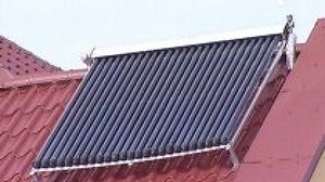 Cheltuieli zero la curent şi apă caldă şi consum minim de gaze, cu o investiţie de 3.000 de euro (VIDEO)