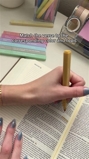 How to Highlight Your Bible #highlighting #biblestudy #biblestudytools #mrpen #highlighters