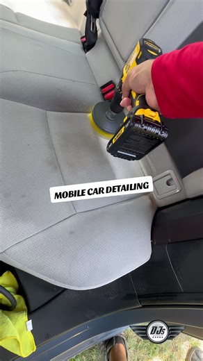 Expert Seat Shampooing and Extraction Process