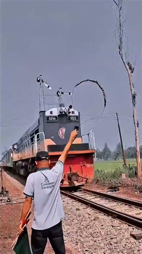 Transfer process of railway communication devices onto the train