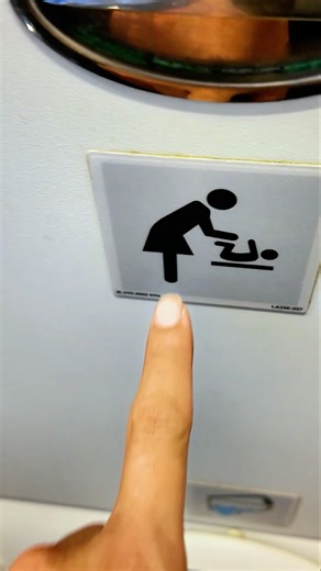 REVIEW NHÀ VỆ SINH TRÊN MÁY BAY | CÁI GÌ VẬY??? 🚽✈️😨 #veve #zino #funny