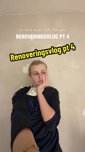 Renoveringsvlog pt 4 - Jeg skulle jo bare have fjernet det tapet til at starte med 🥲 Det kan jeg jo godt se nu. Jeg havde i min naive tro bare troet, at Wall Fixer ville spare mig tid og energi. Fun fact, det gjorde det ikke 😂 You live and you learn I guess.. #Renovering #Amager #HandyWoman #50kvm