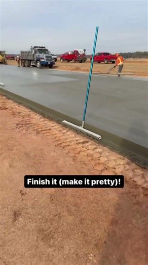 Paving a concrete road in Texas! Concrete is the go-to in Texas, thanks to the expansive soil.