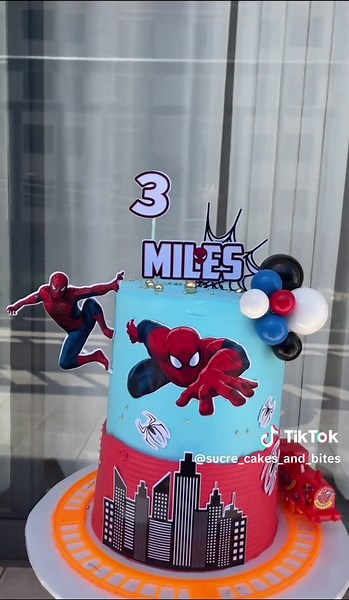 Spiderman cake🥰💙#nairobitiktokers🇰🇪 #sucrecakesandbites🍰🧁🎂 #cake #happybirthday