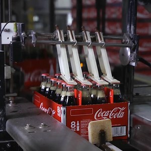 510K views · 1.2K reactions | This is a behind-the-scenes look at how Coca-Cola bottles its soda 磻 | In The Know Innovation | Facebook