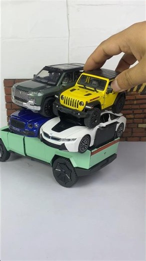 Tesla Cybertruck 1/24 Scale Vs 1/32 Scale Diecast cars - Can it hold?