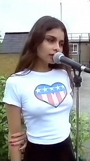 80s 90s 00s on Instagram: "Hope Sandoval of Mazzy Star performing ‘Halah’, 1994 🖤"