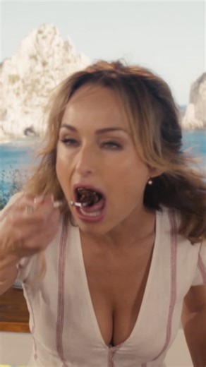 When life gives you lemons… make lemon crêpes! Giada’s delicate, mascarpone-filled crêpes are the perfect way to celebrate #WorldCrepeDay! 🍋🥞 #GiadaInItaly | Food Network UK