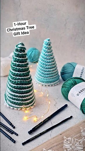 Free pattern on crochethighway.com! Quick Crochet Christmas Tree 🎄 #crochet