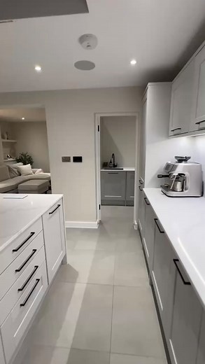 Daisy Griffiths on Instagram: "What a 70k kitchen extension gets you.. 🤔👀 Extension cost breakdown: 💵 PLEASE note prices are 2023, we live in Surrey, prices below will be totally different depending on your location. 📝 We project managed it ourself and hired all trades separately which made prices a lot cheaper, prices include utility room costs. FULL BREAKDOWN BELOW: ⬇️ Rip out of old kitchen £0 Architect plans £1300 Planning £128 Skip x1 £300 Ground work & 1 steel £19,502 Building control