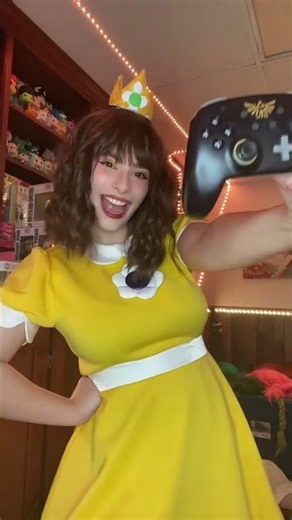 cosplaying as Princess Daisy #mariobros #luigi #cosplay #nintendo #shorts
