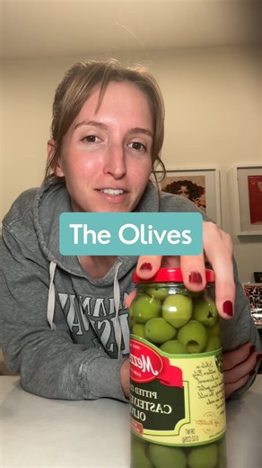 Koree on Instagram: "THE Olives - 1 8 oz jar pitted green olives, in brine, drained - 1/4 cup to 1/3 cup olive oil (I used @partannafoods) - 1 Tbsp red wine vinegar - peel from half of a small orange - 3-4 cloves of garlic, sliced - Italian seasoning - chili flakes I try to do these 3-5 days out from the party for maximum flavor, and I keep them in the marinade when I serve them! #denver #denverfoodie #denverinfluencer #denverfood #dinnerparty #appetizer #olives"