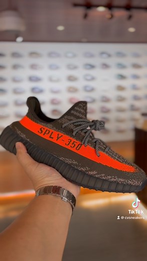 Yeezy 350 V2 ‘Carbon Beluga’ | CV Sneakers
