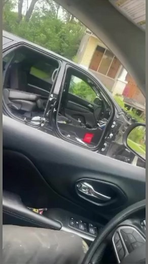 Stripped #Durango on Fleming and Minnesota in #Detroit. #CrimeInTheD ™ | CrimeInTheD