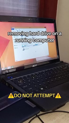 Removing the hard drive from a running computer #fyp #tech #windows #bsod #acer