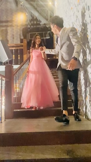 HINDAVI PATIL刺 on Instagram: "Chahe Jise door de duniya ♥️ @vjsonawane25 懶 blur bt all time fav vdo來❤️ Tumhala aamchi jodi on screen kshi watli ? Cmnt mdhe nakki sanga✨"