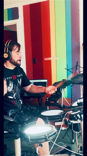 It’s 2006, the flat iron is heating up, and this jam drops 🤣 🤣 #thisiswhoweare #HawthorneHeights