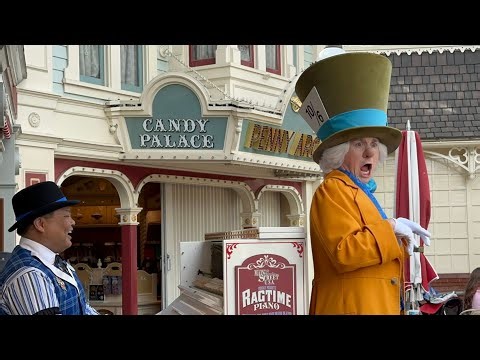 Alice in Wonderland plays to win at Musical Chairs! // Disneyland 