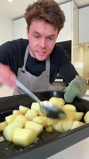 How to make the perfect Roast Potatoes 🤤