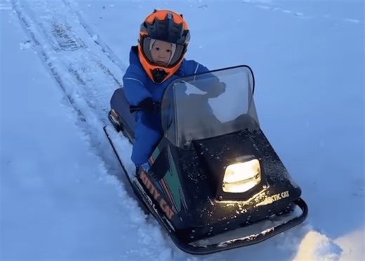 "Kitty Cat" Mini Snowmobiles For Kids Are Amazing