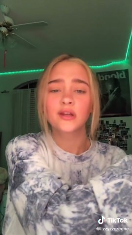 a lil daily makeup routine🧸🥰 ft. my brother😂 and my attempt at those cool transitions i see everywhere haha. :) #fyp #makeup #greenscreen