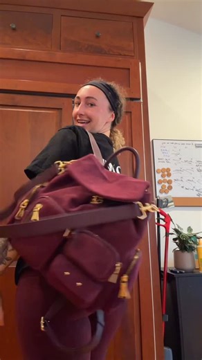 Karlye Taylor Vlogs Page on Instagram: "I love when my bag matches my outfit 😍 @aimeekestenberg #bag #matching #ootd"