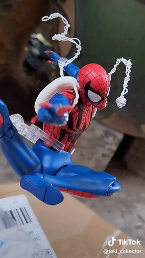 Ben Reilly MAFEX Action Figure | Spider-Man Scarlet Spider Toy
